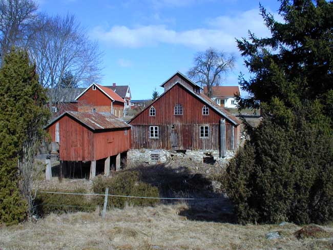 SÅg till väster och kvarn till höger från söder