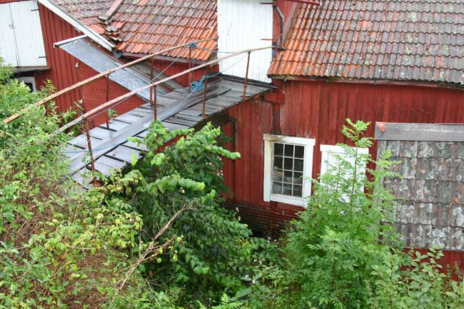 Detalj - fasaden och gångbro