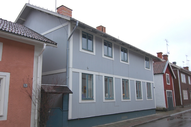 Byggnad 1, fasad mot Hyttgatan.
