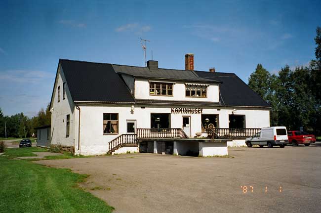 Valbo mejeris putsade fasad. Fasaden var ursprungligen i oputsat tegel.