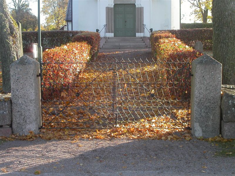 Västra kyrkogårdsentrén.