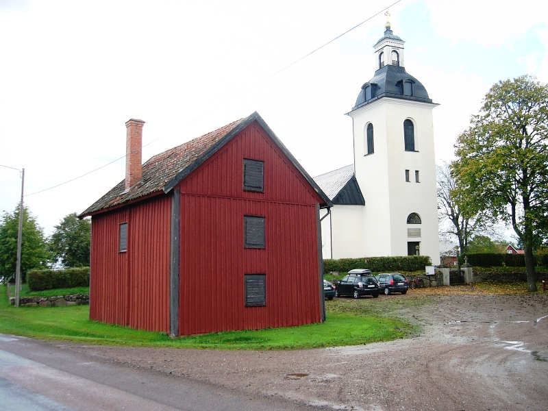 Kyrkan och sockenmagasinet