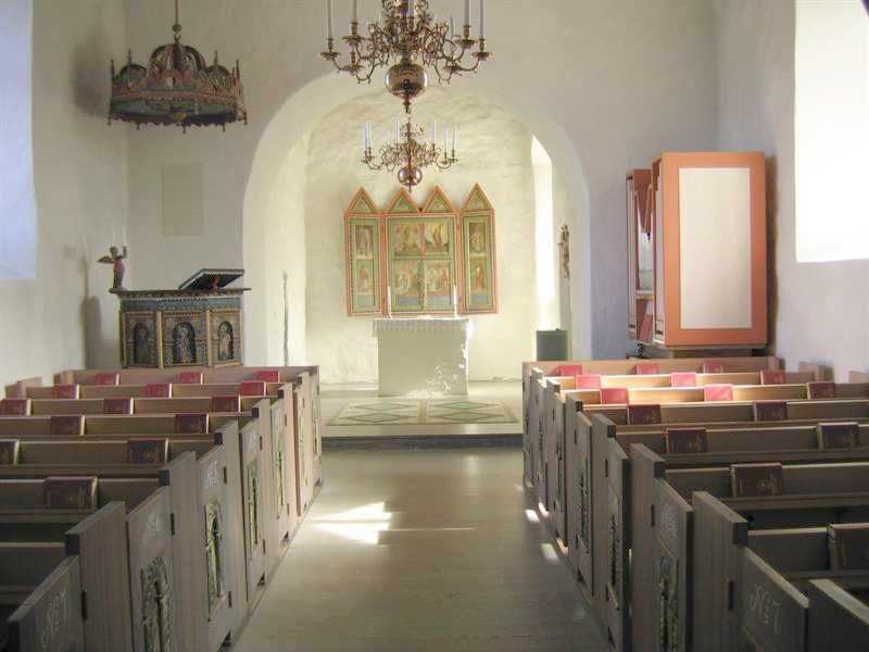 Interiör av N Solberga gamla kyrka.