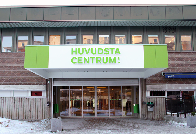 Huvudsta centrum, entré