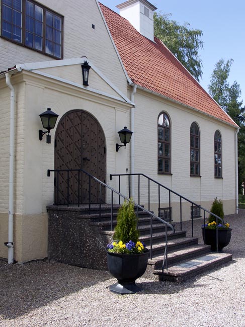 Hällby kyrka, exteriör