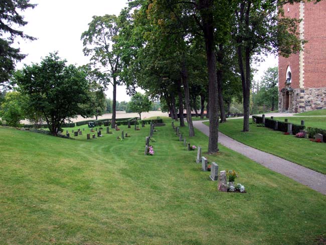 Jäders kyrka, kyrkoanläggningen