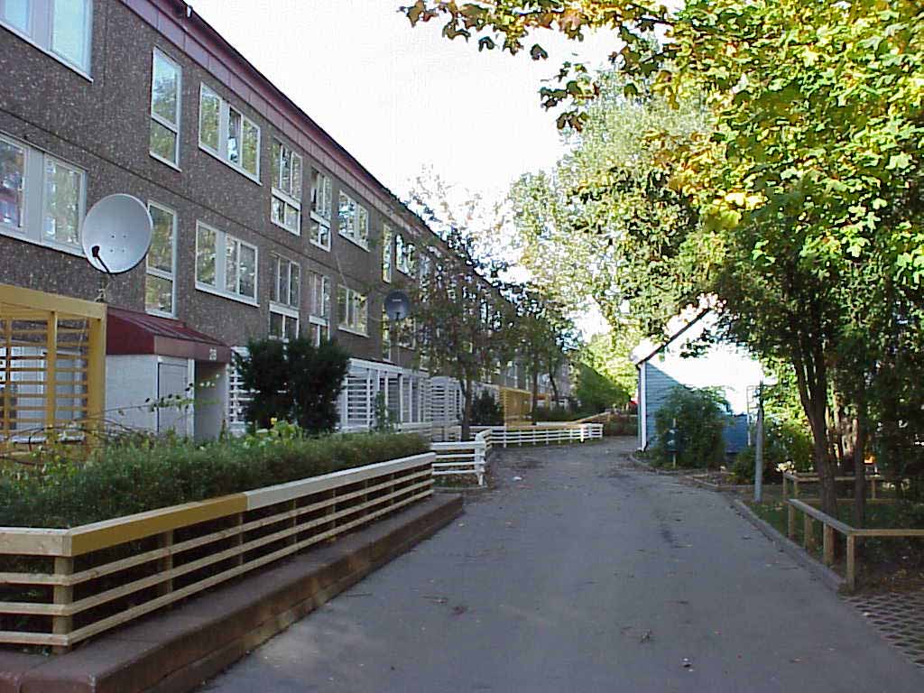 Suterränghus vid Muskotgatan i Gårdsten.