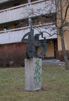 "Moment" bronsskulptur av Lennart Källström

SAK02050_Stockholm, Skärholmen, Ekholmen 1, Ekholmsvägen 63 från nordost
