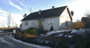 Villans entrésida och dess södra gavel.

SAK02010 Stockholm, Skärholmen, Enholmen 3, Furuholmsgränd 4, från sydväst
