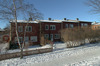SAK02292 

Sthlm, Skärholmen, Furuholmen 3-202, Bullerholmsgränd 1-137, Högholmsgränd 2-56, Varpholmsgränd 5-83, Fasaderna är ursprungligen rent och stramt utformade.