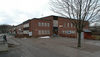 SAK02130 Stockholm, Skärholmen, Österholmen 1, Ekholmsvägen 41-43, ostsydost. 

Huvudbyggnaden.