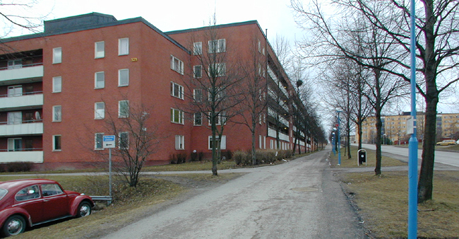 Rinkeby Allé mot nordväst. 

SAK05043 Sthlm, Rinkeby, Kvarnseglet 5, Vimerbyplan 6-33, från sydost












