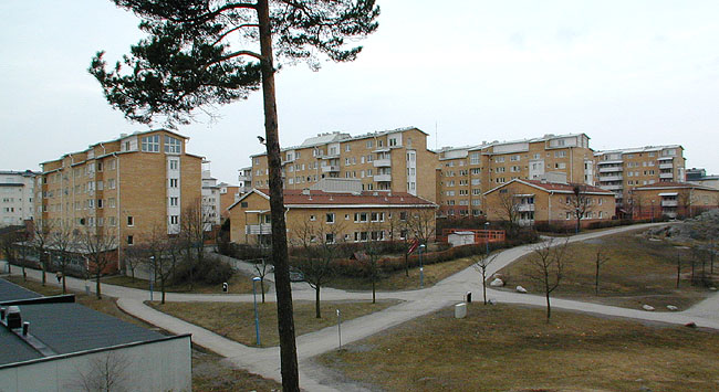 SAK05266 Sthlm, Rinkeby, Tullkvarnen 1, Degerbygränd 3-49 (udda nr) från nordost

Området sett från nordost.




















