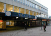 Skärholmen, Måsholmen 13,14, Bredholmsgatan.

Passagen med entréer till biblioteket och biografen "Vågen". Bibliotekslokalerna synliga på första våningen.