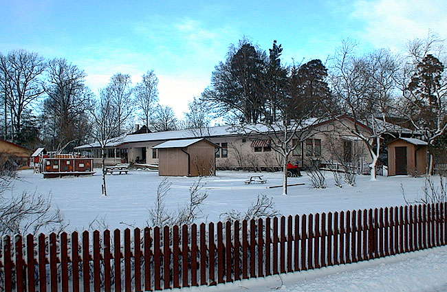 Vårberg, Stallarholmen 17, Esbrötevägen 33.

Norra längan och gården.