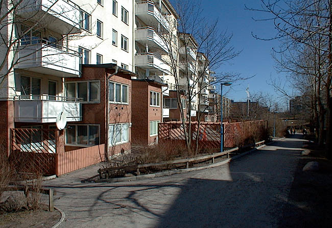 Rinkeby, Holkkvarnen 1 del av; Skivhus, Degerbygränd 6-30.