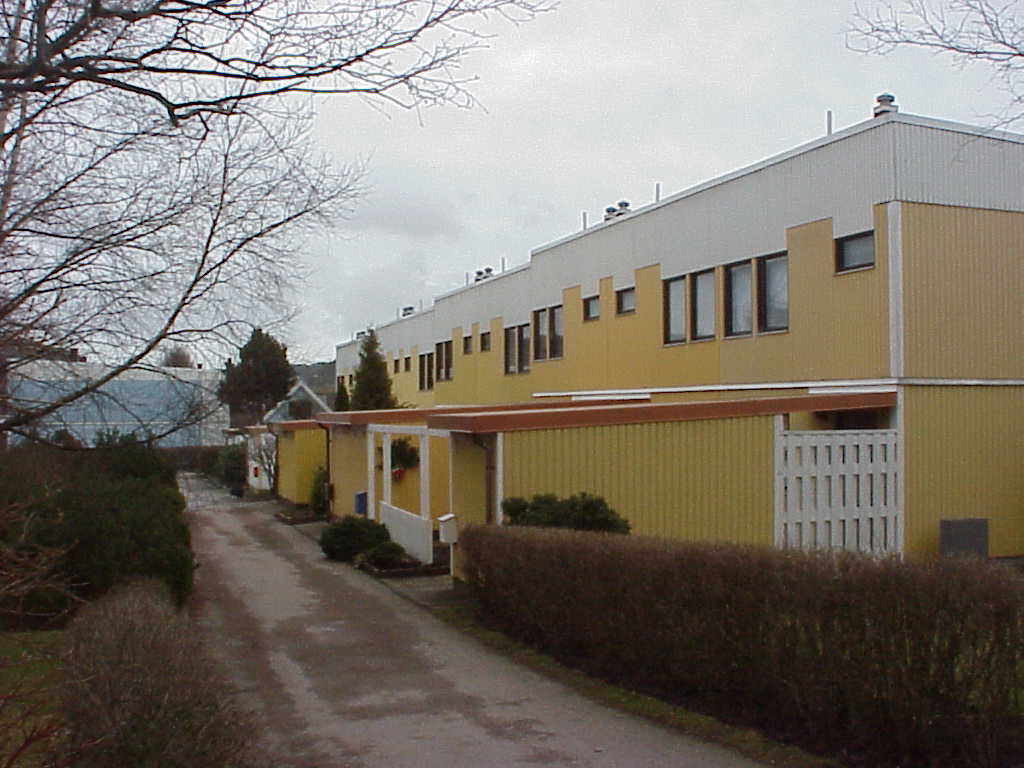 Radhus i östra Kärra, fasadparti med entré.