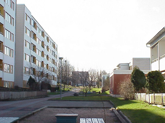 Närmast Selma Lagerlöfs torg, i områdets södra del, är bebyggelsen som högst.