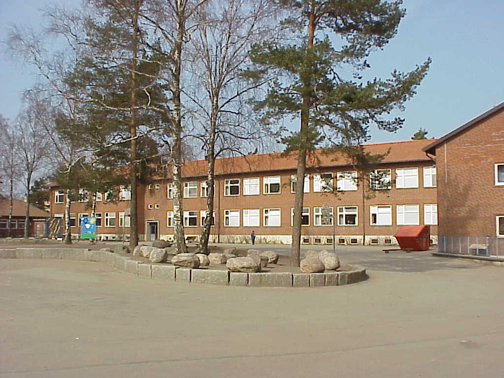 Rosendalsskolans gård.