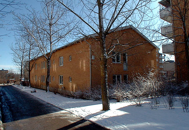 Rinkeby, Hemkvarnen 1, Hinderstorps Gränd 1-55.

Norrfasad lamellhus.

 