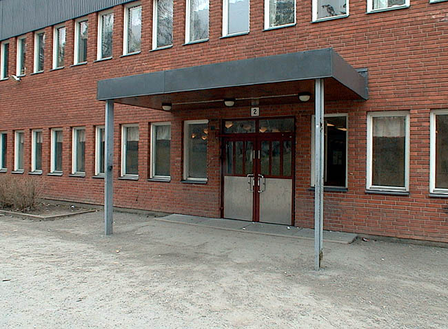 Tensta, Kämpinge 2, Tenstastråket 14.

Skolans huvudentréer har fått utbytta portar.


 


 
 

 

 


 



