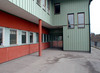 Tensta, Ledinge 1 , Bussenhusvägen 6.

Klassrumsbyggnadens gårdsfasad med de utskjutande entrépartierna. Den kraftiga färgsättningen kom till 1996.  
 


 
 

 

 


 




