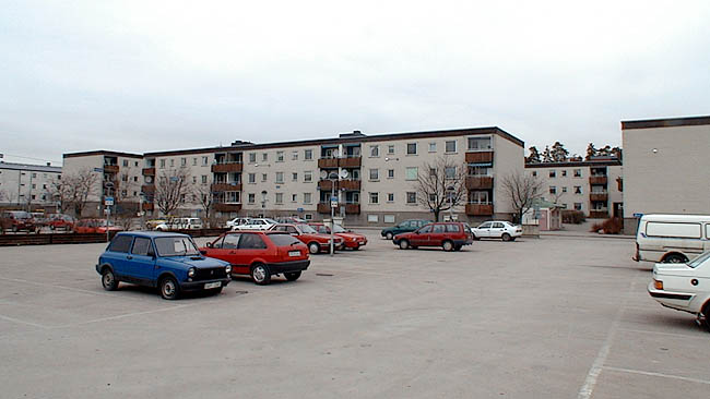 Tensta, Grytinge 1-3 , Sotingeplan 4-80.

Ovan parkeringshuset finns en stor parkeringsplats.


 
 

 

 


 



