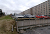 Tensta, Lättinge 1, Lättingebacken 4-46.

Parkeringsplatsens terrasseringar stöttas av murar av betongelement.


 