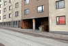 Tensta, Lättinge 1, Lättingebacken 4-46.

Skivhuset har tre portiker mellan innergården och säckgatan med parkeringsplatsen.

 