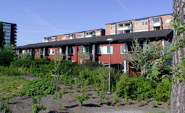 Akalla, Porkala del av 3, 4 och 13 ( Lamellhusen ), Kaskö-, Sveaborg- och Porkalagatan.

Gårdsfasad