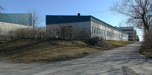 Gymnastikbyggnaden. Långsida mot gångväg nordväst. 

SAK07063 Sthlm, Hjulsta, Hyllinge 1, Hjulstastråket 13, från norr



