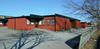Skolan består av låga, sammanbyggda baracker. 

SAK07151 Sthlm, Tensta, Järinge 2, Järingegränd 4, från sydväst