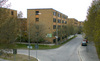 SAK09001 Stockholm, Akalla, Imatra 1, 2, 3, Helsingforsgatan 11-75 (udda nr) från O

Norr om området löper Helsingforsgatan. Mot gatan har byggnaderna suterrängvåningar med butiker mm.



































