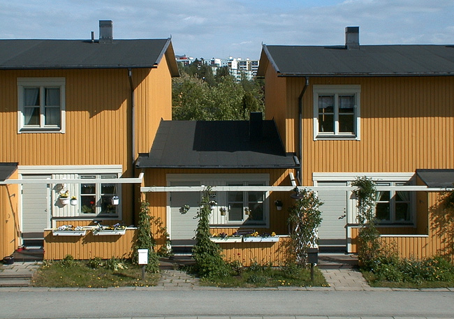 Vissa radhusenheter består endast av en våning med ett rum och kök

SAK09081 Stockholm, Akalla, Imatra 4, 5, 6, 8, Nykarleby 1, 3, 4, 5, Imatragatan och Nykarlebyvägen, från SV








































