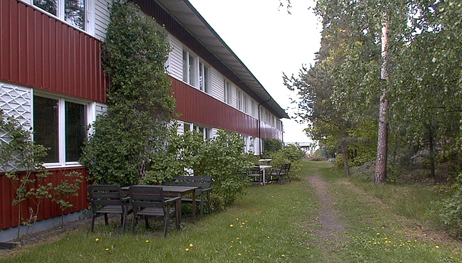 SAK09155 Stockholm, Akalla, Pargas 4, 5, 7, 8, Torneågatan och Pargasvägen, > SO

Kring husen är marken gräsbevuxen, naturen kommer tätt inpå byggnaderna. Till höger; det stora utsparade naturpartiet i det inre av kvarteren Pargas 4 och 5.






















































