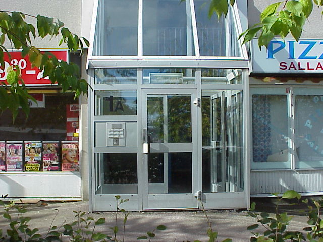 Ett exempel på partillebohusets entréer.