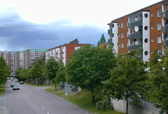 Norgegatan mot Akalla. 
SAK10048 Sthlm, Husby, Stavanger, Tromsö, Drammen, Lofoten 1,5, Stavangergatan, Narviksgatan, Lofotengatan, från SO

