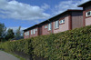 Husen vänder sina trädgårdar mot Själlandsgatan. 
SAK12138 Sthlm, Kista, Själland 3, Själlandsgatan 8-146 (jmn nr) från S




