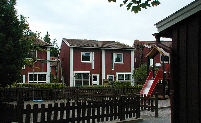 SAK12193 Sthlm, Kista, Odense 1, Jyllandsgatan 7-133, från NV



