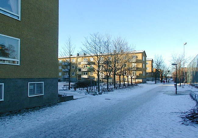 Vårberg, Bodholmen 1, Ängsholmsgränd 41-65

Söderholmsstigen i norr leder till Vårberg centrum.



 