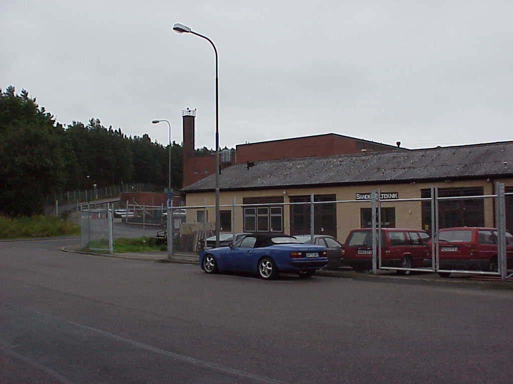 Mindre industrilokaler vid Dagjämningsgatans västra del.