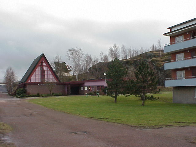 Kyrkan västerifrån