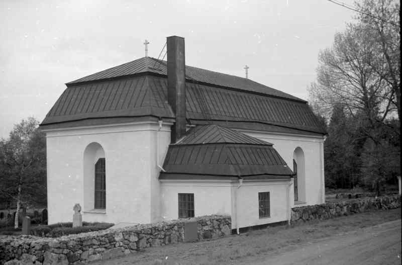 Tynderö kyrka från nordost