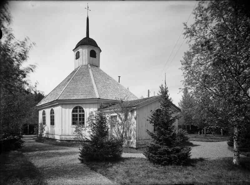 Lögdö kyrka från sydöst