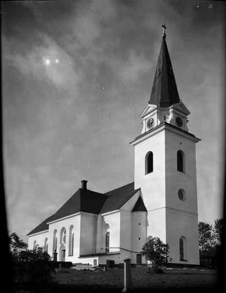 Torps kyrka från sydöst