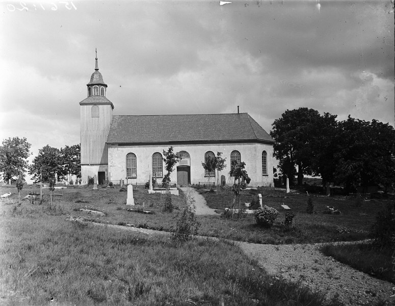 Norums kyrka från söder.