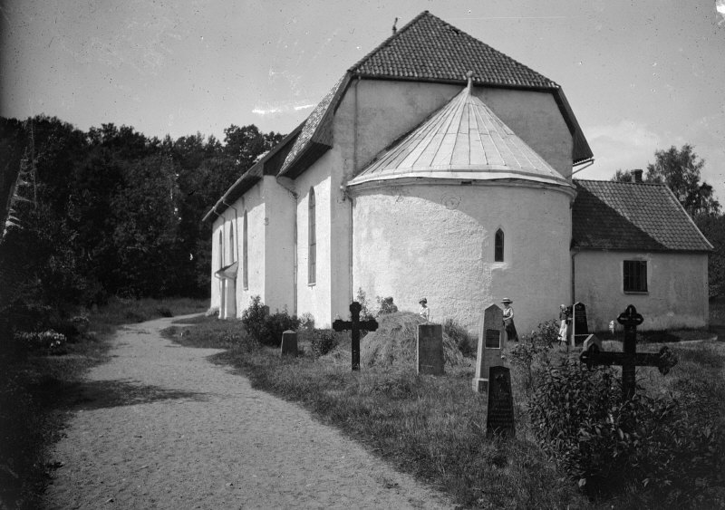 Skee kyrka från öst.