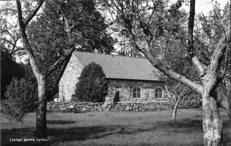 Ljungs gamla kyrka från sydväst.