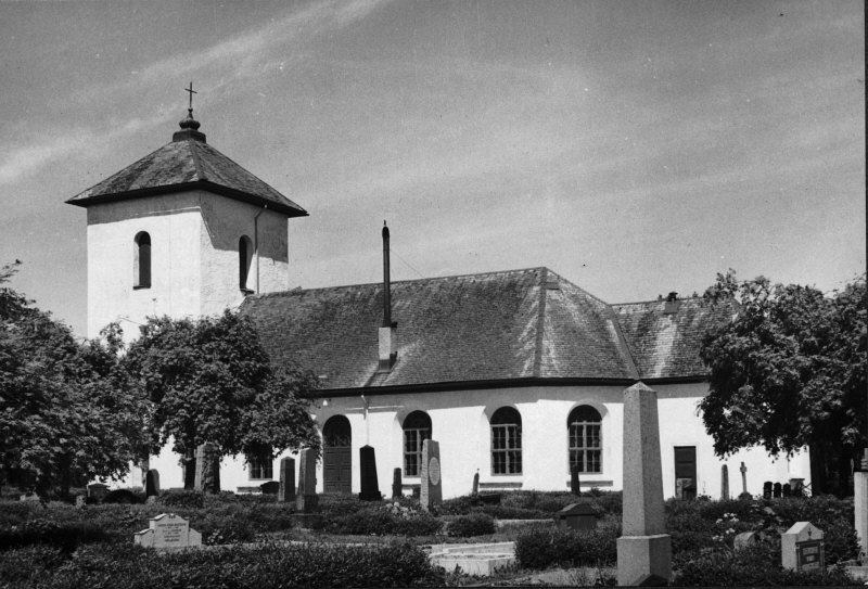 Gestads kyrka från syd.