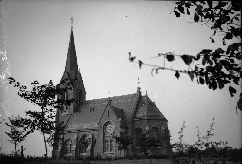Gödestads kyrka från sydöst.